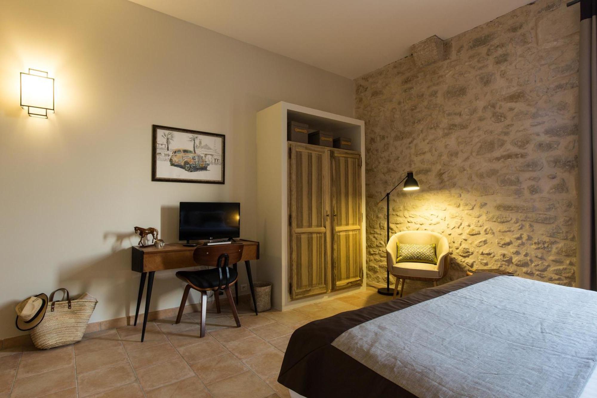 La Cour Des Sens Hotel Lagnes Room photo
